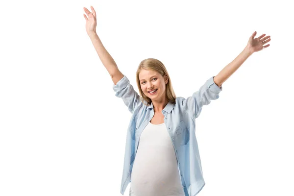Felice bella donna incinta con le mani alzate guardando la fotocamera isolata su bianco — Foto stock