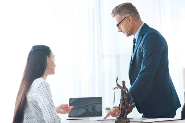 Lawyer and young female client using laptop in office — Stock Photo