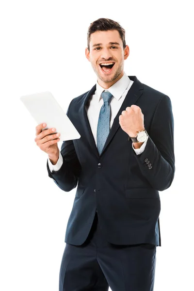 Дорослий щасливий бізнесмен тримає цифровий планшет і радіє ізольовано на білому — стокове фото