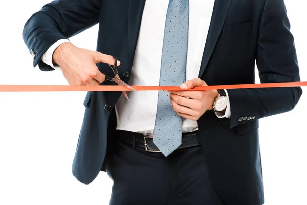 Vista recortada del hombre de negocios cortando cinta roja o cinta con tijeras para gran apertura, aislado en blanco - foto de stock