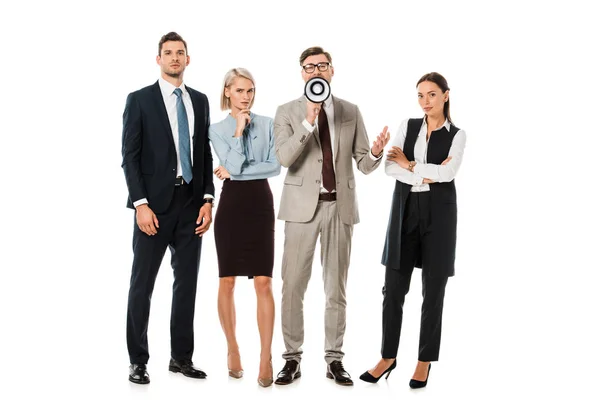 Equipo ejecutivo de negocios hablando con altavoz aislado en blanco - foto de stock