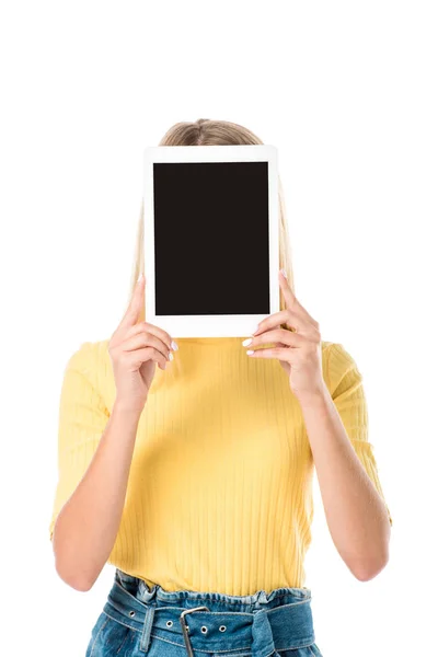 Joven mujer sosteniendo tableta digital con pantalla en blanco aislado en blanco - foto de stock