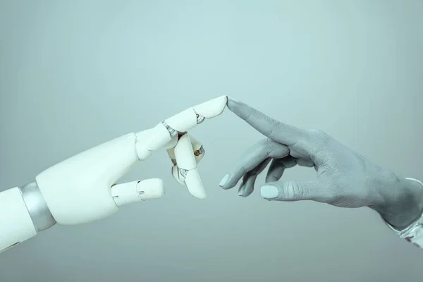 Colpo ritagliato di cyborg toccando braccio robotico isolato su grigio, concetto di tecnologia futura — Foto stock