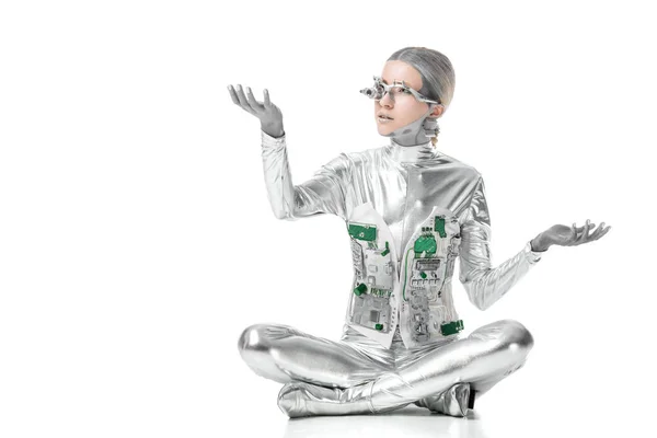 Срібний робот сидить і торкається чогось ізольованого на білому, концепція майбутніх технологій — стокове фото