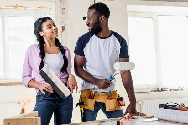 Attractive young couple making renovation of apartments — Stock Photo