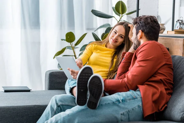Young happy couple spend time with laptop on sofa — Stock Photo