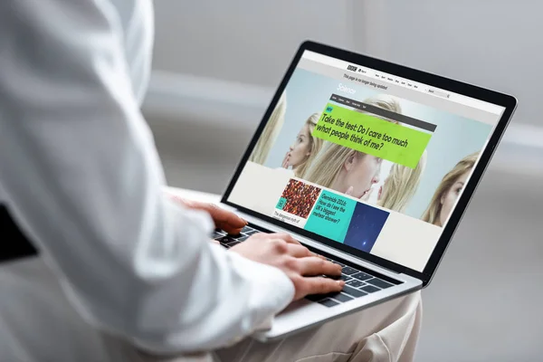 Cropped view of woman using laptop with bbc science website on screen — Stock Photo