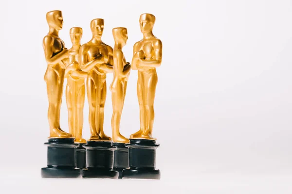 KYIV, UCRAINA - 10 GENNAIO 2019: premi Oscar d'oro isolati su bianco con spazio su copia — Foto stock