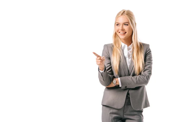 Щаслива блондинка бізнес-леді представляє щось ізольоване на білому — стокове фото