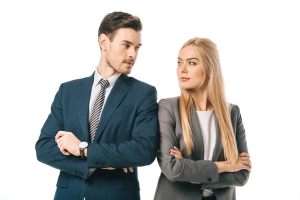 Erfolgreiche Geschäftsleute posieren mit verschränkten Armen auf weißem Grund — Stock Photo