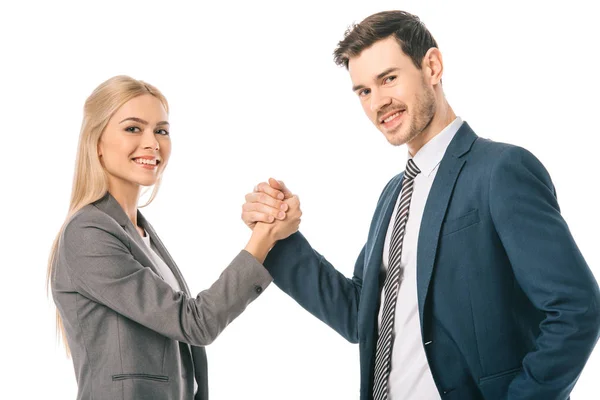 Sonrientes colegas de negocios estrechando las manos aislados en blanco - foto de stock