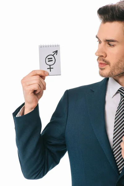 Hombre de negocios guapo mirando el signo de igualdad de género, aislado en blanco - foto de stock