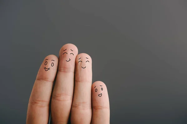 Vista cortada de dedos humanos felizes isolados em cinza — Fotografia de Stock