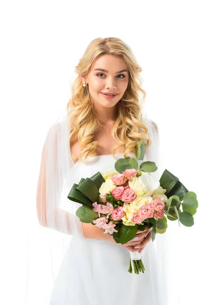 Sposa attraente tenuta bel bouquet da sposa isolato su bianco — Foto stock