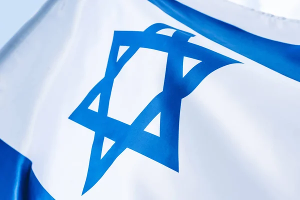 Perto da estrela azul de david na bandeira nacional de israel — Fotografia de Stock