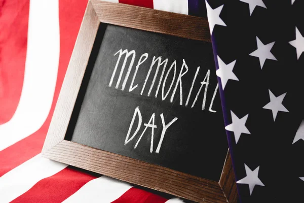 Memorial day letters on chalkboard near national flag of america — Stock Photo