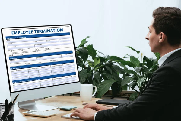 Man in suit filling in Employee Termination Form, Contract Concept — Stock Photo