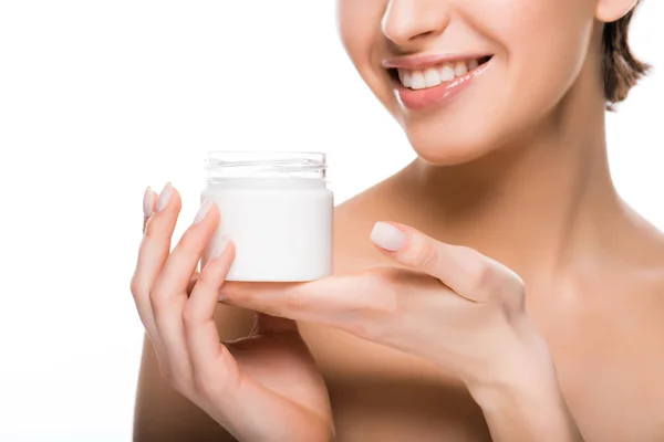 Vista ritagliata della ragazza felice che tiene la crema cosmetica in mani isolate su bianco — Foto stock