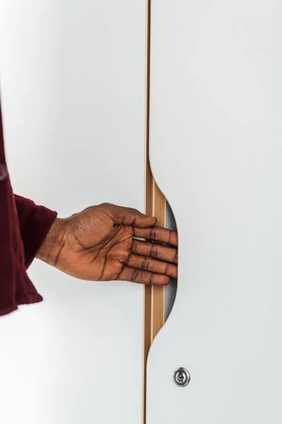 Partial view of amfrican american man near lockers — Stock Photo