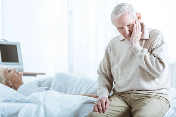 Sad senior man and senior woman in coma in hospital — Stock Photo