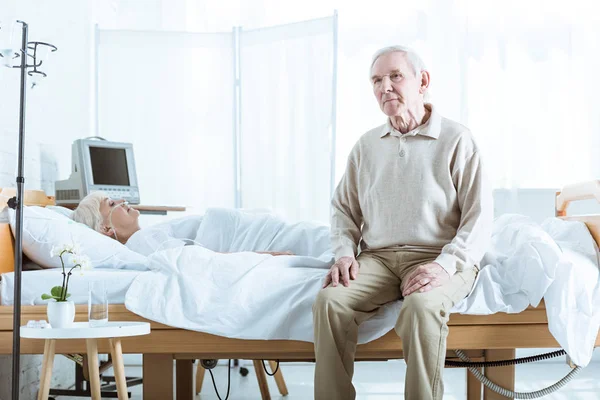 Sad senior man and senior woman in coma in hospital — Stock Photo