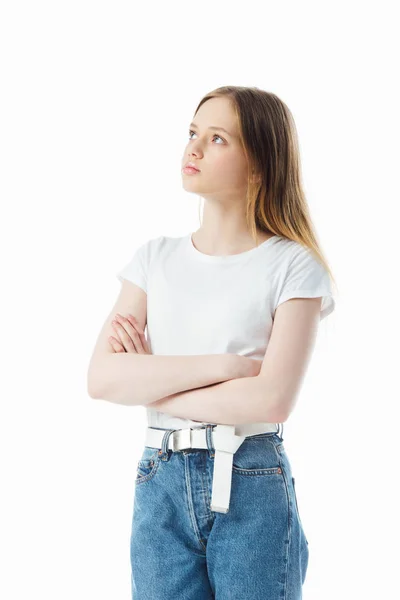 Sconvolto e offeso adolescente con le braccia incrociate guardando lontano isolato su bianco — Foto stock