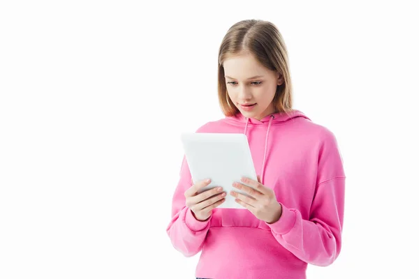 Sorrindo adolescente usando tablet digital isolado em branco — Fotografia de Stock