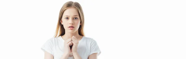 Напряженная девушка-подросток, смотрящая на камеру, изолированную на белый, панорамный снимок — стоковое фото