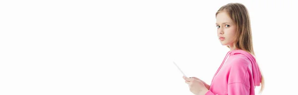 Colpo panoramico di triste adolescente con tablet digitale isolato su bianco — Foto stock