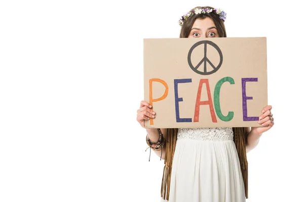 Mulher hippie grávida segurando cartaz com inscrição isolada no branco — Fotografia de Stock