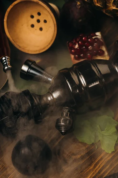 Selective focus of fresh tasty fruits and hookah in smoke — Stock Photo