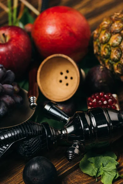 Selective focus of fresh tasty fruits and hookah — Stock Photo