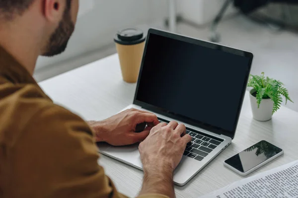 Cropped view of man using laptop with copy space — Stock Photo