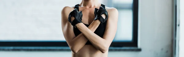 Panoramic shot of young woman standing with crossed arms — Stock Photo