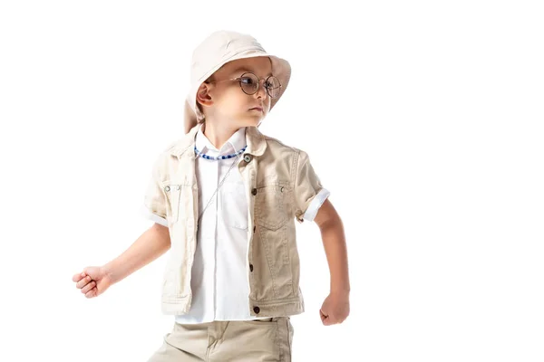 Curioso explorador niño en gafas mirando hacia otro lado aislado en blanco - foto de stock