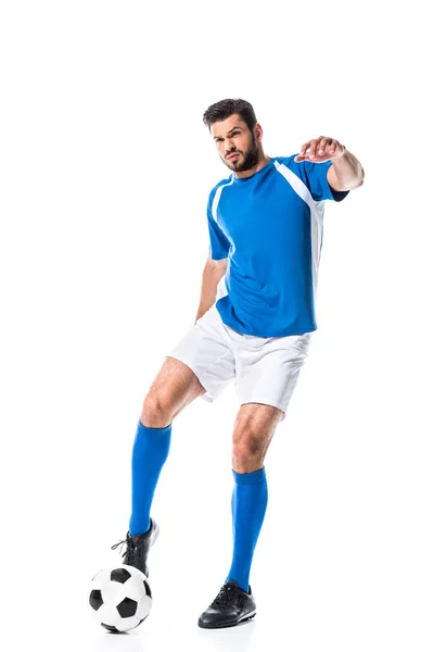 Fútbol jugador de entrenamiento con pelota aislado en blanco - foto de stock