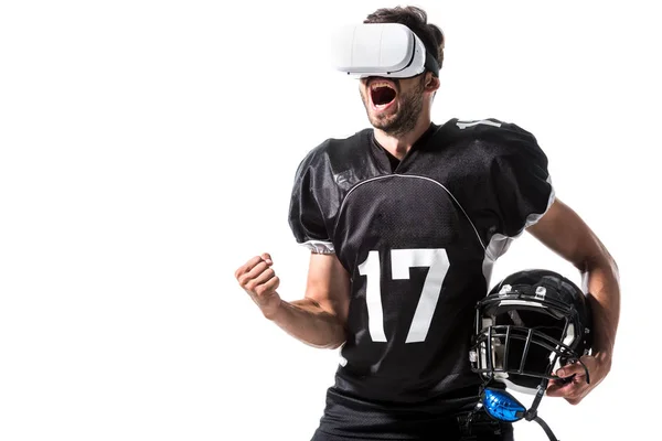 Aufgeregter American Football-Spieler in Virtual-Reality-Headset mit Helm auf weißem Hintergrund — Stockfoto