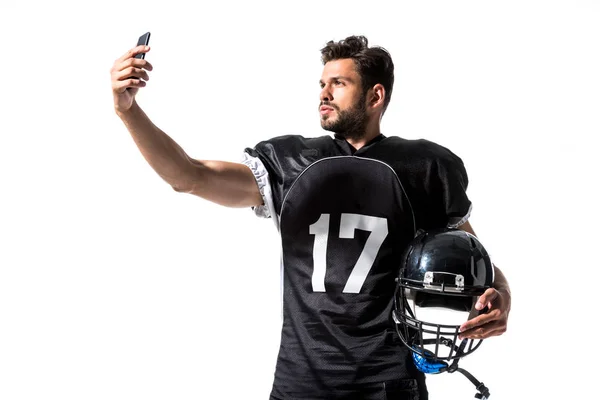 Giocatore di football americano scattare selfie su smartphone isolato su bianco — Foto stock