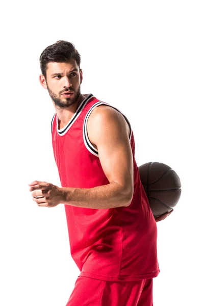 Jogador de basquete bonito com bola isolada em branco — Fotografia de Stock