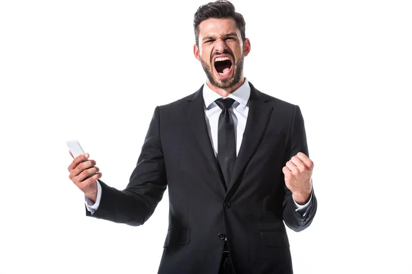 Crier homme d'affaires avec smartphone et la main serrée isolé sur blanc — Photo de stock