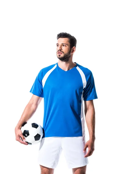 Futbolista con pelota mirando hacia otro lado aislado en blanco - foto de stock