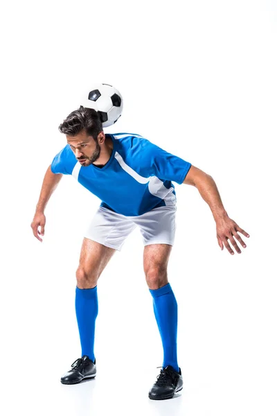 Allenamento calciatore con palla sul dorso isolato su bianco — Foto stock
