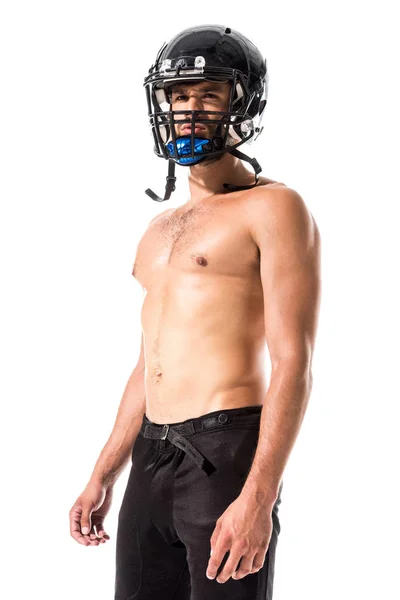 Jugador de fútbol americano sin camisa en casco aislado en blanco - foto de stock