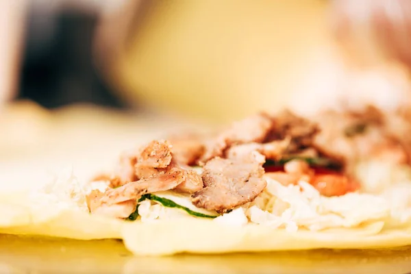 Selective focus of ingredients for tasty doner kebab — Stock Photo