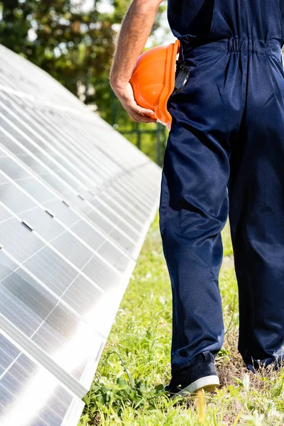 Back view of man in overalls with orange hardhat — Stock Photo