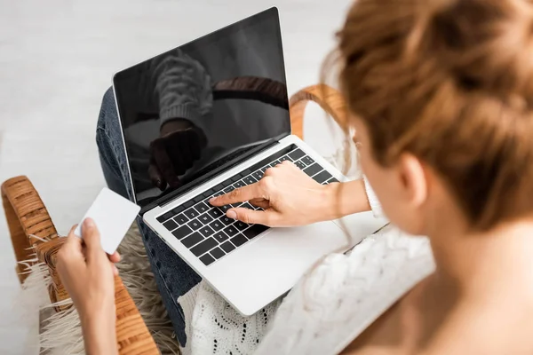 Cropped view of woman holding credit and laptop with copy space — Stock Photo