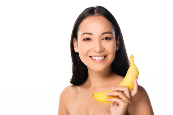 Bela sorrindo nu asiático mulher com banana isolado no branco — Fotografia de Stock