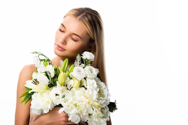 Belle femme blonde tenant des fleurs isolées sur blanc — Photo de stock