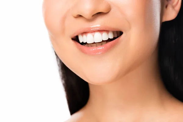 Recortado vista de hermosa mujer asiática con dientes blancos aislados en blanco - foto de stock