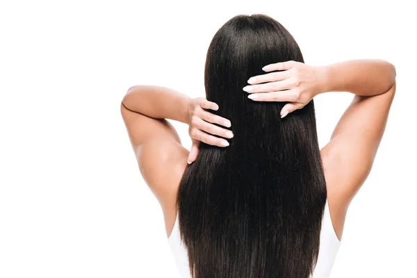 Visão traseira da morena bela mulher tocando cabelos longos, retos, saudáveis e brilhantes isolados no branco — Fotografia de Stock